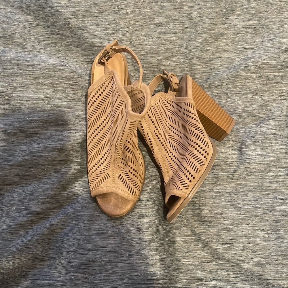 ShoeDazzle Tan Beige Open Toe Booties 7.5